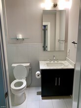 100 Thompson Ln in Edgewater, NJ - Building Photo - Building Photo