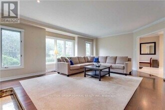 15 Whitehall Rd in Toronto, ON - Building Photo - Building Photo