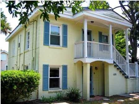 318 E Ashley Ave in Folly Beach, SC - Foto de edificio - Building Photo