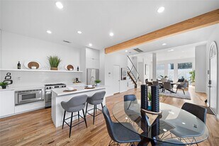 2437 North Blvd in Houston, TX - Building Photo