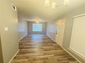 60 W Washington St in Paris, TX - Building Photo - Building Photo