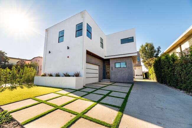 1805 S Longwood Ave in Los Angeles, CA - Foto de edificio - Building Photo