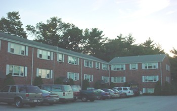 Colonial Apartments in Abington, MA - Foto de edificio - Building Photo