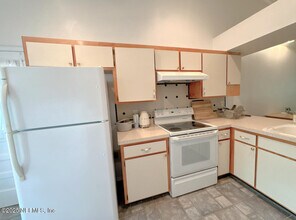 3548 Tiara Way W in Jacksonville, FL - Building Photo - Building Photo