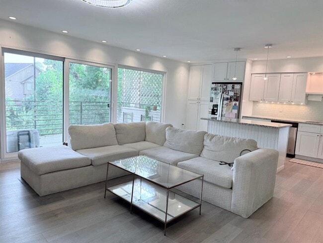 property at 8211 Katy Fwy