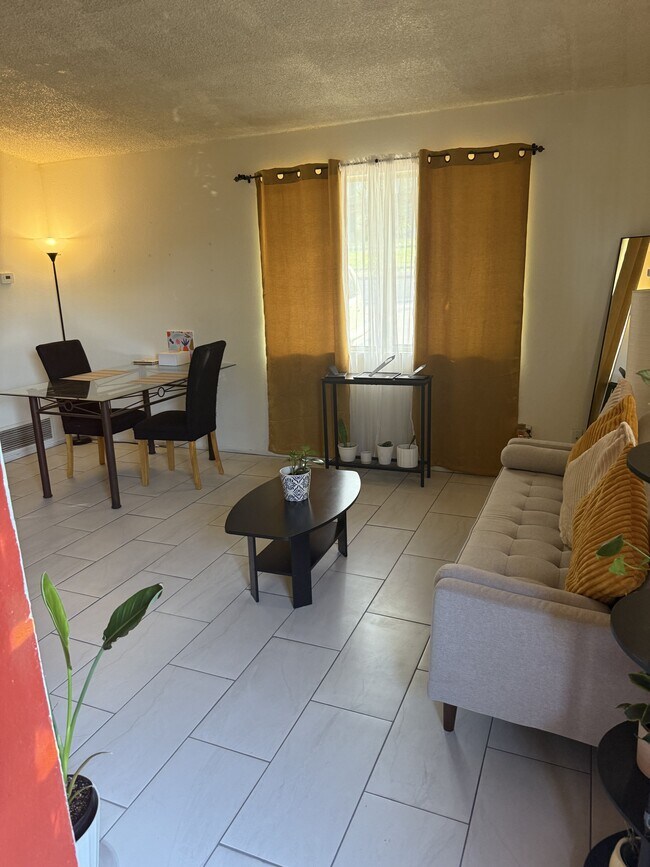 793 W Mesa Verde Dr in Nogales, AZ - Building Photo - Building Photo