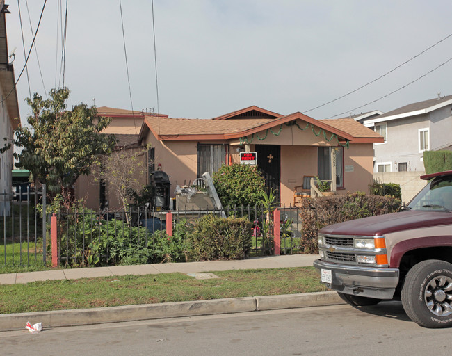 6523 Corona Ave in Bell, CA - Foto de edificio - Building Photo