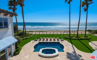 31272 Broad Beach Rd in Malibu, CA - Building Photo
