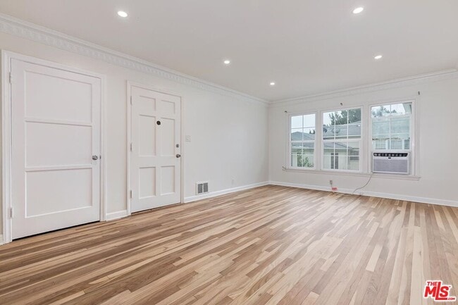 405-404 Shirley Pl in Beverly Hills, CA - Building Photo - Building Photo