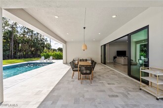 240 Allamanda Wy in Naples, FL - Building Photo - Building Photo