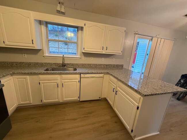 8125 Cadmium Ct in Charlotte, NC - Building Photo - Building Photo