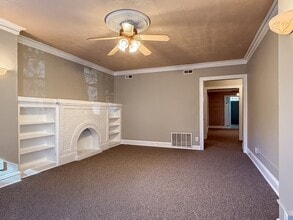 6327 N Oakley Ave, Unit 1 in Chicago, IL - Building Photo - Building Photo