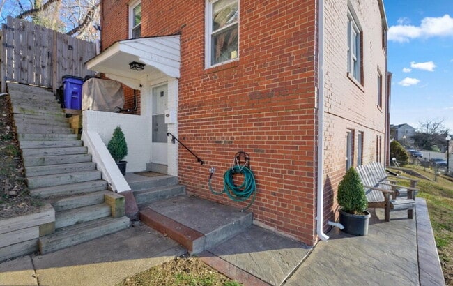 3631 S Kemper Rd in Arlington, VA - Building Photo - Building Photo