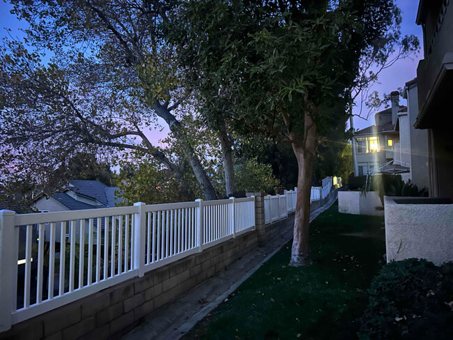 1395 Altura Ct in Corona, CA - Foto de edificio - Building Photo