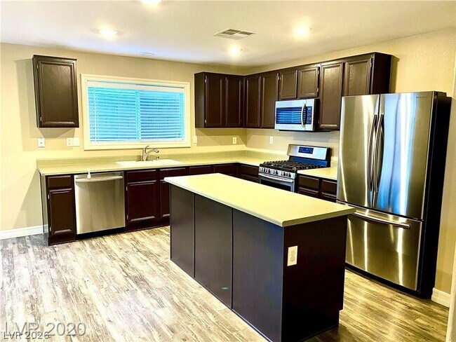 11986 S Snow Bank Ln in Las Vegas, NV - Building Photo - Building Photo