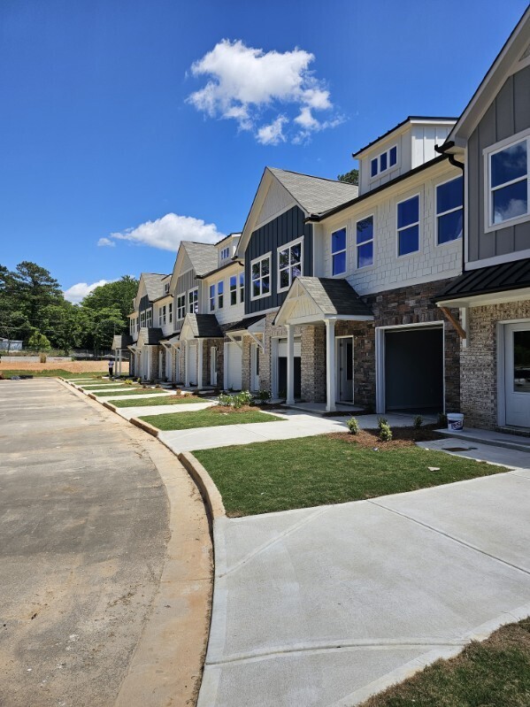 Towne Manor in Forest Park, GA - Building Photo - Building Photo