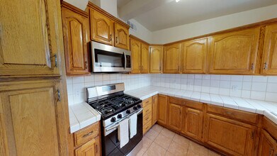 1155 Bieber Ave, Unit Room #3 in Menlo Park, CA - Foto de edificio - Building Photo