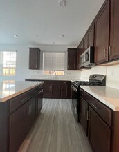 6016 Meandering Wy in Roseville, CA - Building Photo - Building Photo