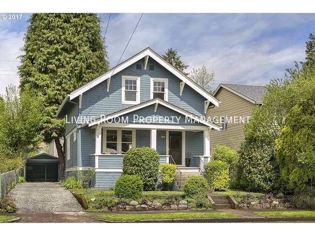 6303 SE Windsor Ct in Portland, OR - Building Photo - Building Photo