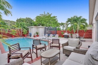 208 SW 2nd Ave in Hallandale Beach, FL - Building Photo - Building Photo