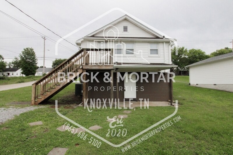 657 E Lincoln Rd in Alcoa, TN - Building Photo
