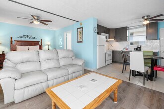 5700 Bonita Beach Rd SW in Bonita Springs, FL - Foto de edificio - Building Photo