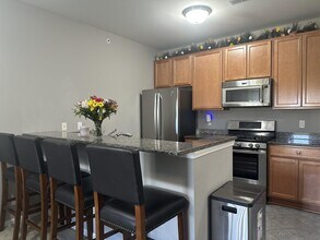 1078 W Summerfield Gln Cir in Ann Arbor, MI - Building Photo - Building Photo