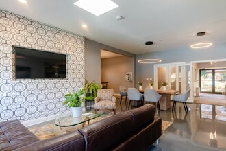 Forest Glen Apartments in La Grange Park, IL - Foto de edificio - Building Photo