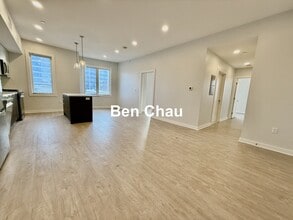 14 Ward St, Unit 203B in Somerville, MA - Foto de edificio - Building Photo