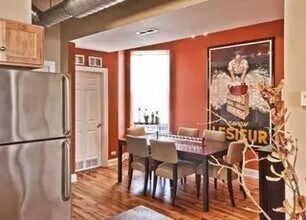 2368 N Elston Ct, Unit 3F in Chicago, IL - Foto de edificio - Building Photo