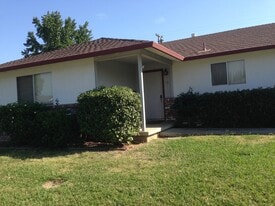 1450 Peach Tree Ln in Yuba City, CA - Building Photo