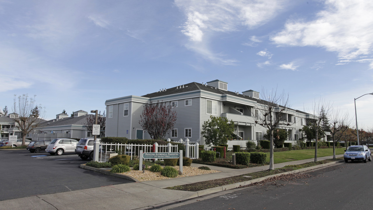 Vallejo Street Senior Apartments in Petaluma, CA - Building Photo