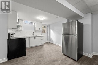 1409 Grist Mill Ct in Mississauga, ON - Building Photo - Building Photo