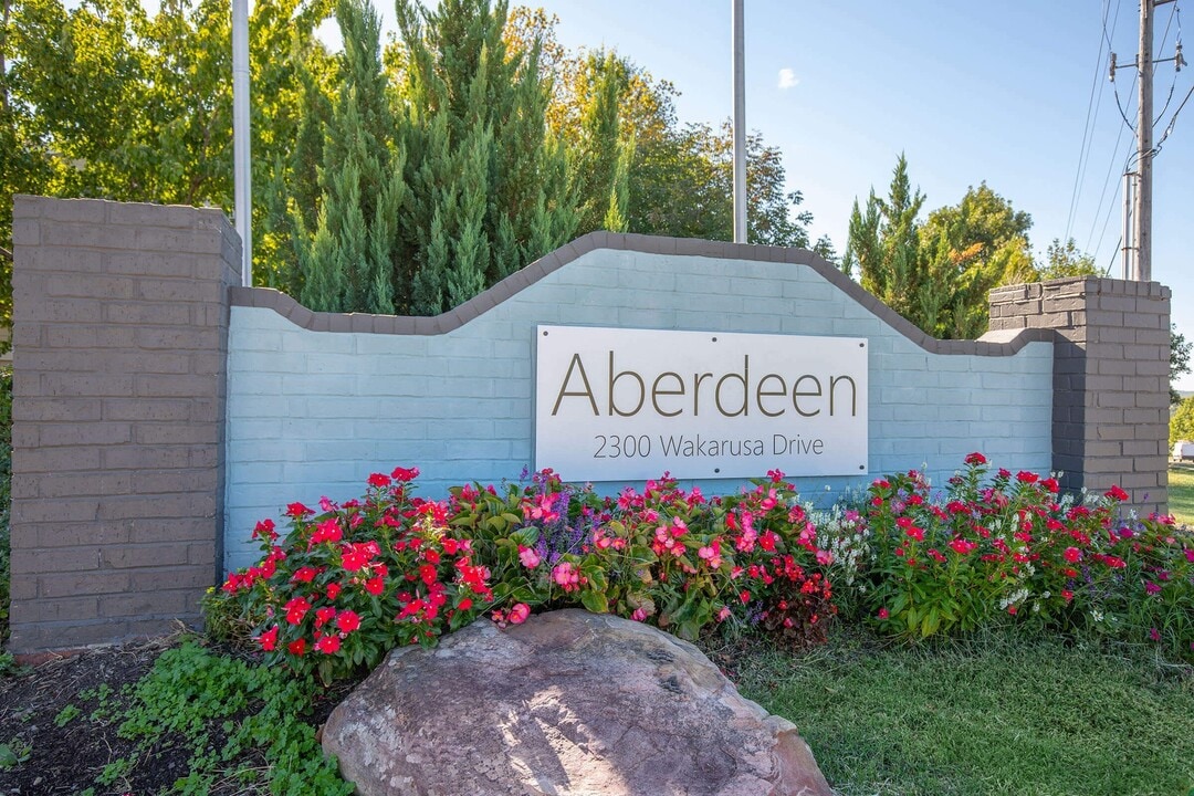 Aberdeen in Lawrence, KS - Foto de edificio
