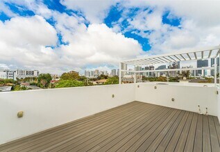 721 SW 11th St in Miami, FL - Building Photo - Building Photo