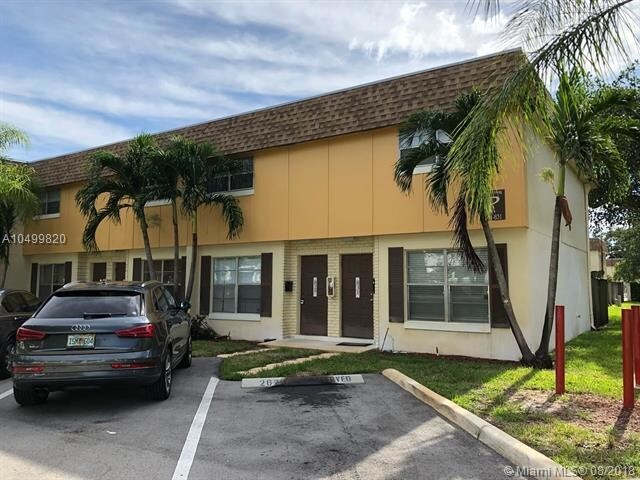 829 NW 46th Ave-Unit -829 in Plantation, FL - Building Photo