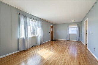 270 Ashbourne Rd in Rochester, NY - Building Photo - Building Photo