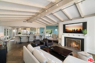 30181 Pacific Coast Hwy in Malibu, CA - Foto de edificio - Building Photo