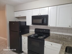 1015 Beecher St in Leesburg, FL - Building Photo - Building Photo