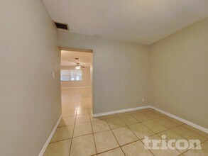 1430 Thames Ln in Clearwater, FL - Building Photo - Building Photo