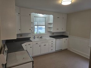 325 South Rd in Bedford, MA - Building Photo - Building Photo