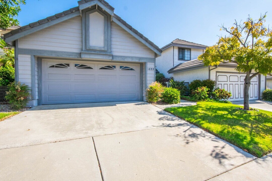 1855 Spyglass Cir in Vista, CA - Building Photo