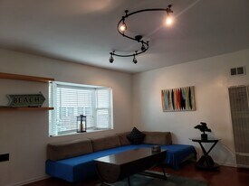 707 Vernon Ave, Unit 707 in Venice, CA - Building Photo