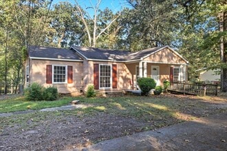 211 W Lakeview Dr in Clinton, MS - Building Photo - Building Photo