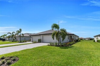 19553 Hinkley Dr in Estero, FL - Building Photo - Building Photo