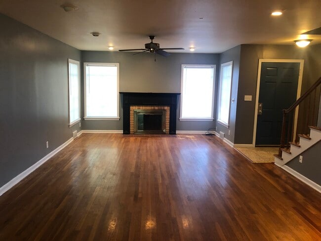 property at 1816 W Arrowhead Plz