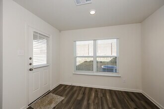 1313 Redpine Dr in Fort Worth, TX - Foto de edificio - Building Photo