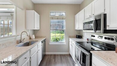 660 Yorktown St, Unit 1125 in Dallas, TX - Foto de edificio - Building Photo