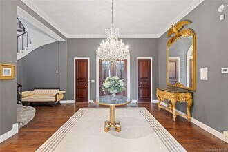 393 Oyster Bay Road in Mill Neck, NY - Building Photo - Building Photo