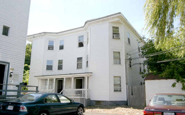 583-589 Montello St in Brockton, MA - Foto de edificio - Building Photo